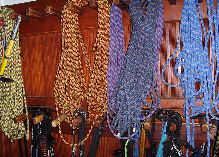 corde da Alpinismo, bastoni, picozze e racchette