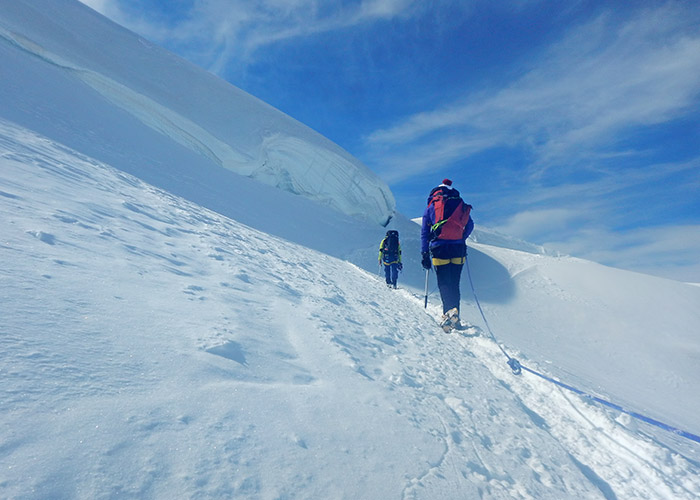 alpinisti in cordataal Monte Rosa