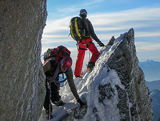 alpinismo-alpinisti-in-cima