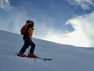 freeride-sciatore-sulla-cima