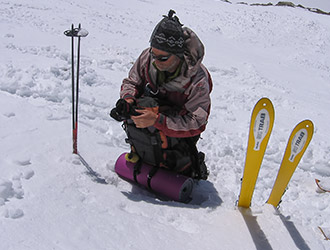 scialpinismo-scialpinista-con-attrezzatura