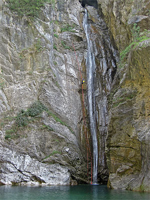 canyoning vacanze estate cascata sul rio palvico lago di garda